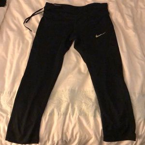 Nike cropped dri fit leggings